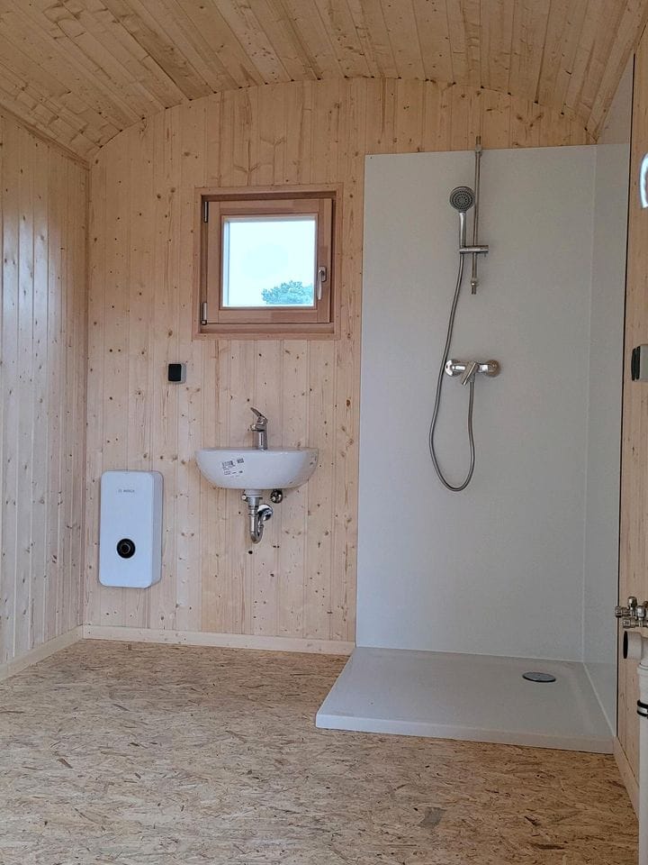 Remorque petite maison mobile 20 pieds x 8, isolée 4 saisons, non finie, avec installation de toilettes