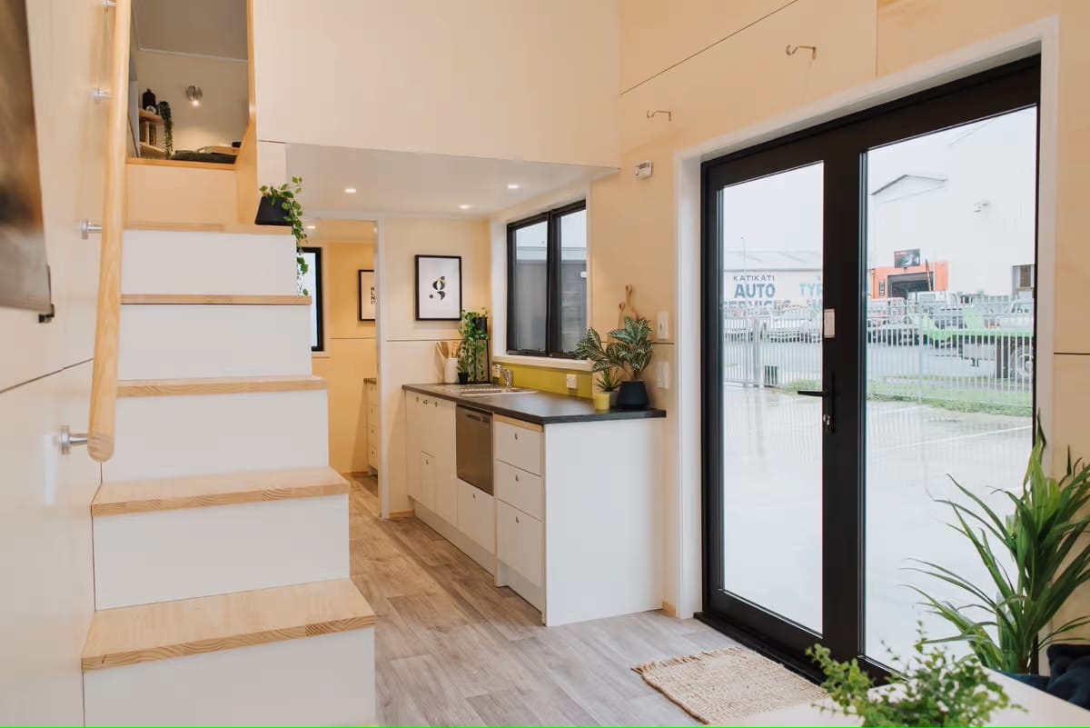 🏡 Tiny House 20 Pieds – Meublée | Neuve | Sur Roues | Revêtement Bois Blanc