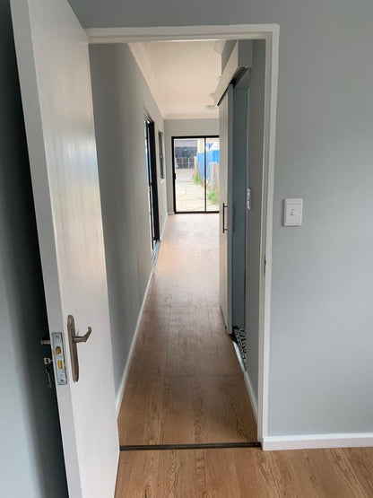 Container maritime  bureau mobile 40 pieds x 8, isolé 4 saisons, avec porte, fenêtre et toilette