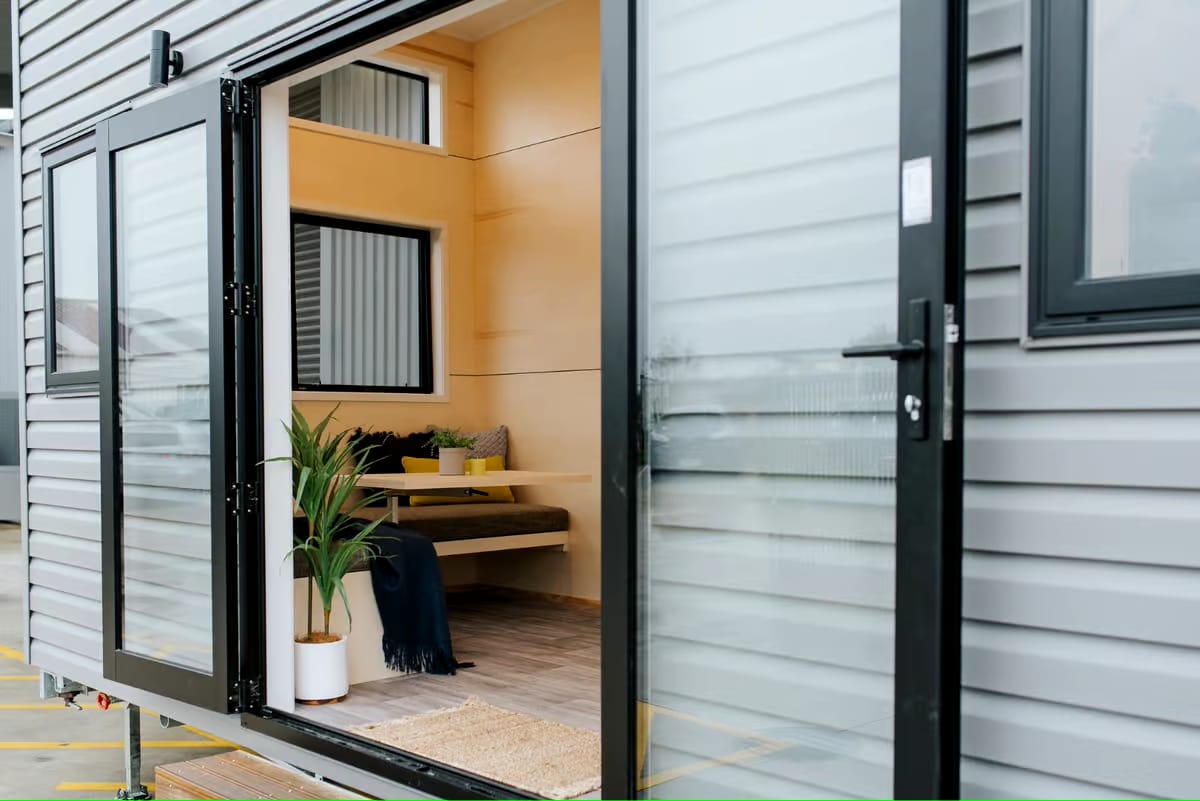 🏡 Tiny House 20 Pieds – Meublée | Neuve | Sur Roues | Revêtement Bois Blanc