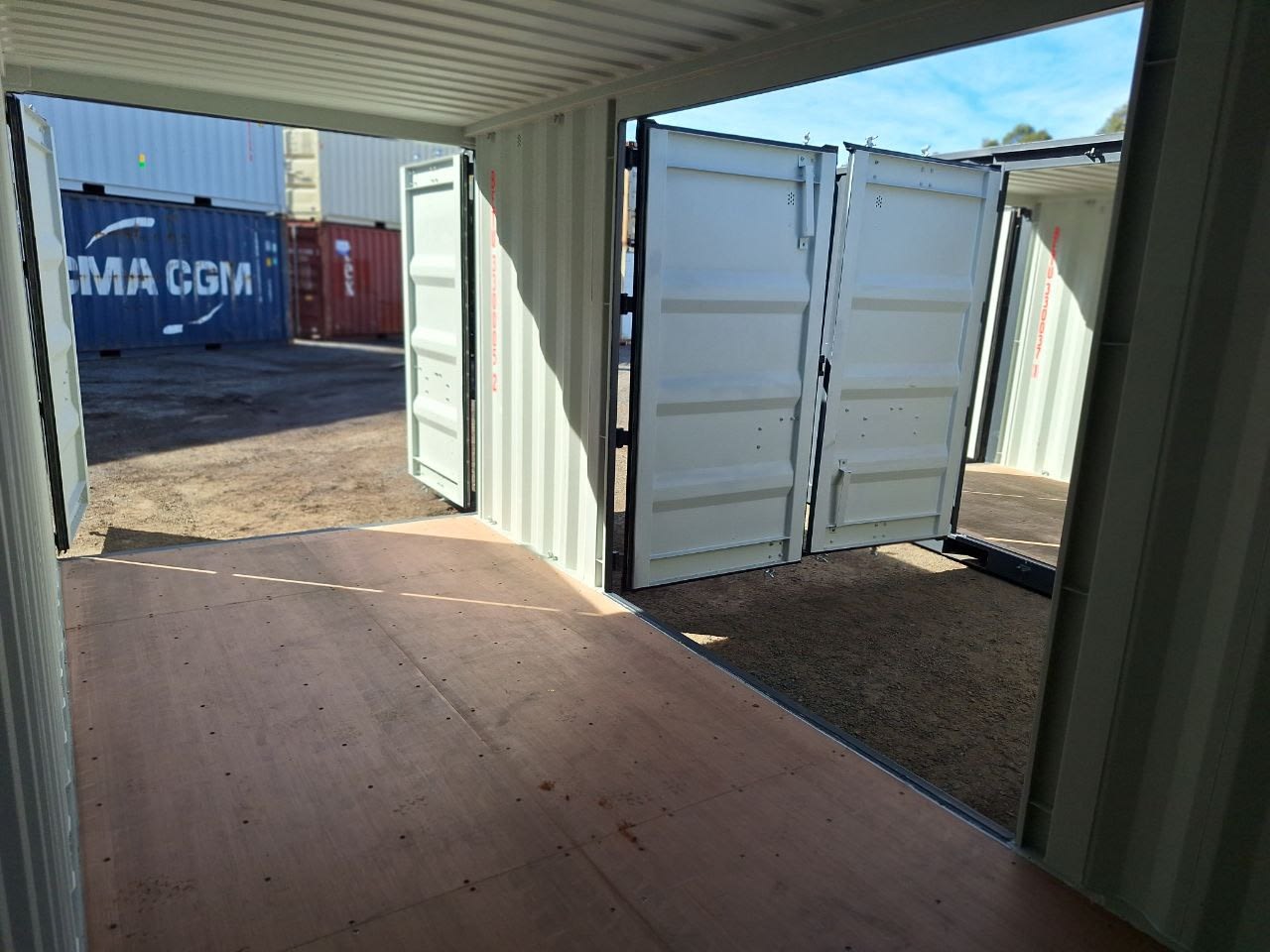Container 20 Pieds avec Ouverture Standard sur le Côté - Solution de Stockage Pratique et Flexible