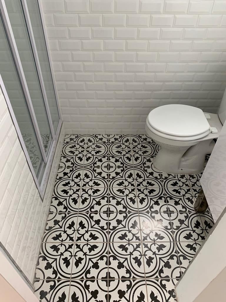 Container maritime  bureau mobile 40 pieds x 8, isolé 4 saisons, avec porte, fenêtre et toilette