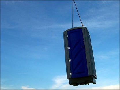 Petite Cabine sanitaire avec douche et toilette