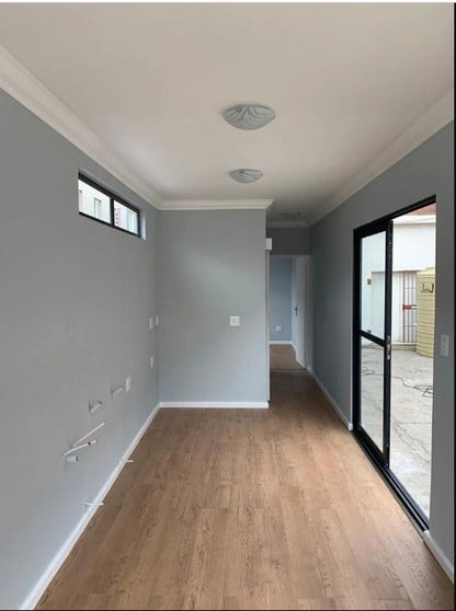 Container maritime  bureau mobile 40 pieds x 8, isolé 4 saisons, avec porte, fenêtre et toilette