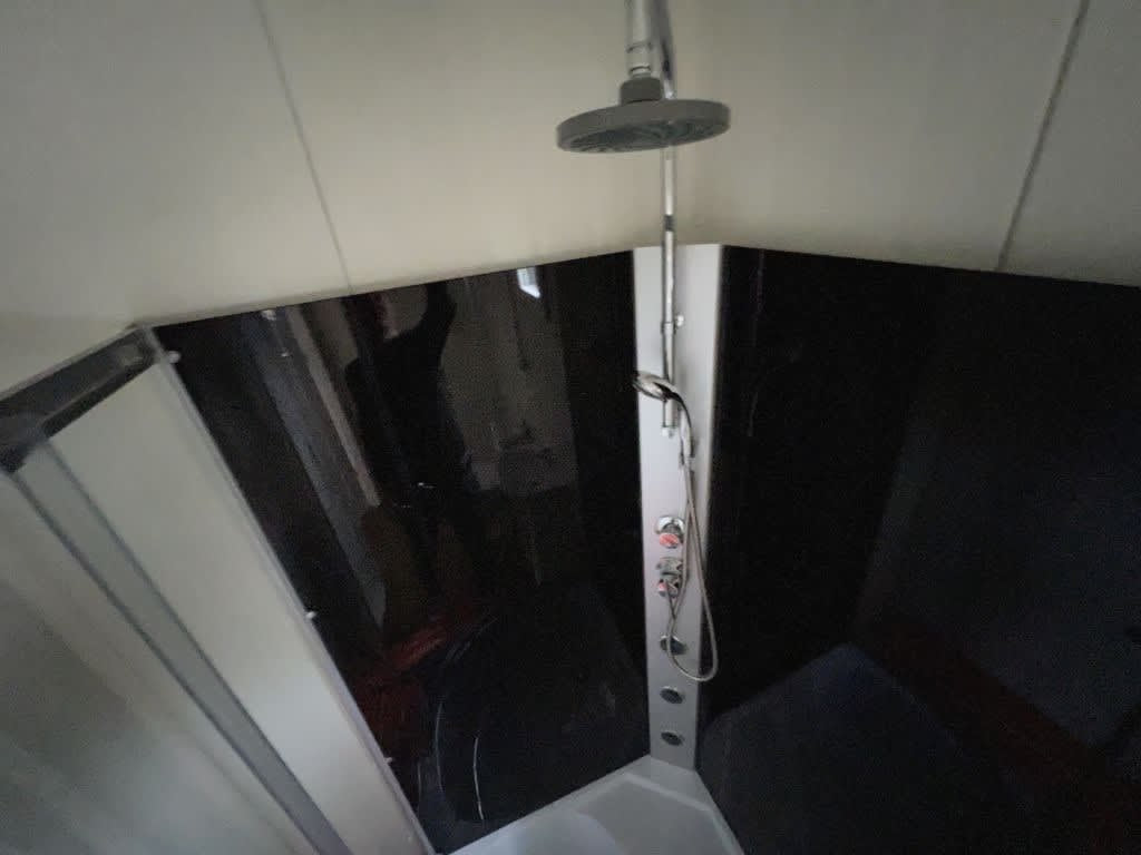 Maison Mobile 20 Pieds x 8 Pieds - Entièrement Fini, Intérieur et Extérieur en Bois Traité, Prêt à l'Emploi