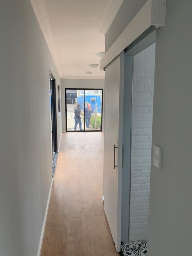 Container maritime  bureau mobile 40 pieds x 8, isolé 4 saisons, avec porte, fenêtre et toilette