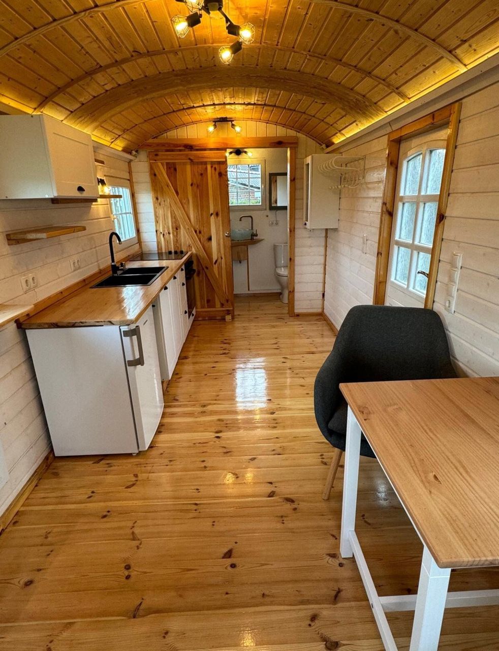 Remorque Maison Mobile en Bois avec Structure en Acier - 20 Pieds x 8 Pieds